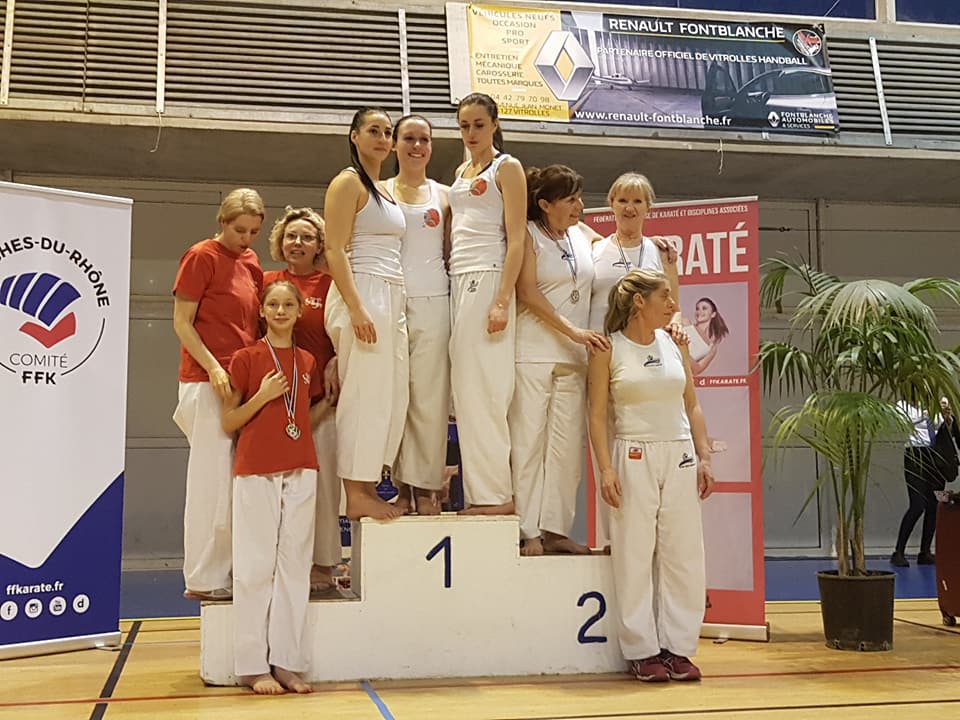 Médaille d'argent en équipe Honneur 3 (Patricia, Nat et Marie)
